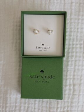 New Never Used. Kate Spade Pearl Stud Earrings in White and Gold